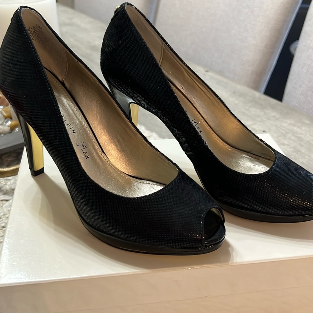 Anne Klein heels with box